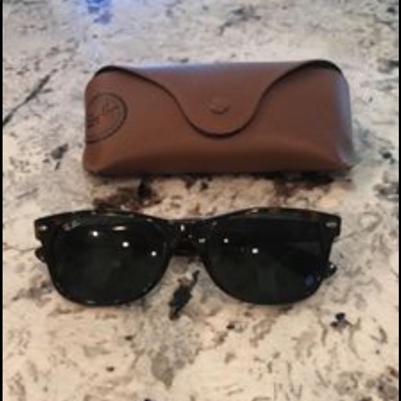 Men’s LIKE NEW Brown Tortoise Ray Bans.